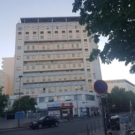 Δωμάτια σε οικογενειακή κατοικία Face A La Gare De