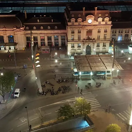 Face à La Gare De Séjour chez l'habitant