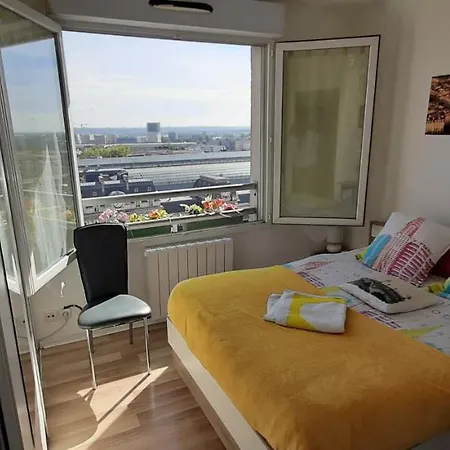 Face A La Gare De * Bordeaux